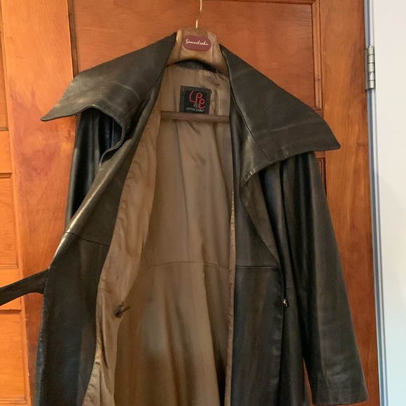 Beautiful and unusual long leather jacket - Picture 7 of 11